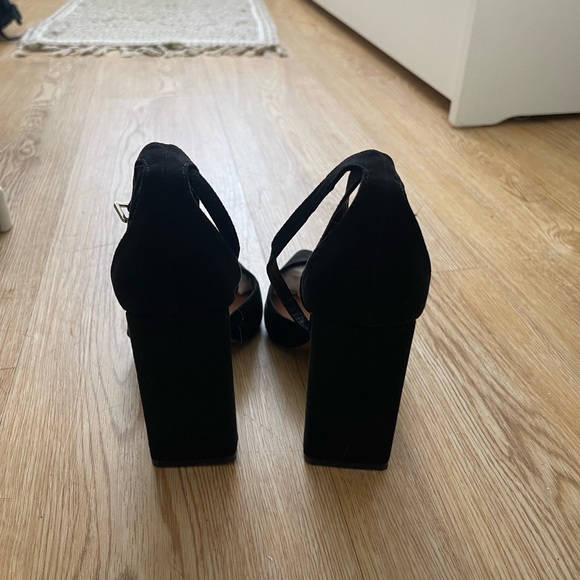 Praise high heeled shoes in black. - Picture 4 of 5